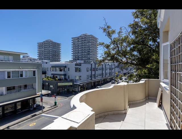 2 BEDROOM APARTMENT TO LET IN SEA POINT